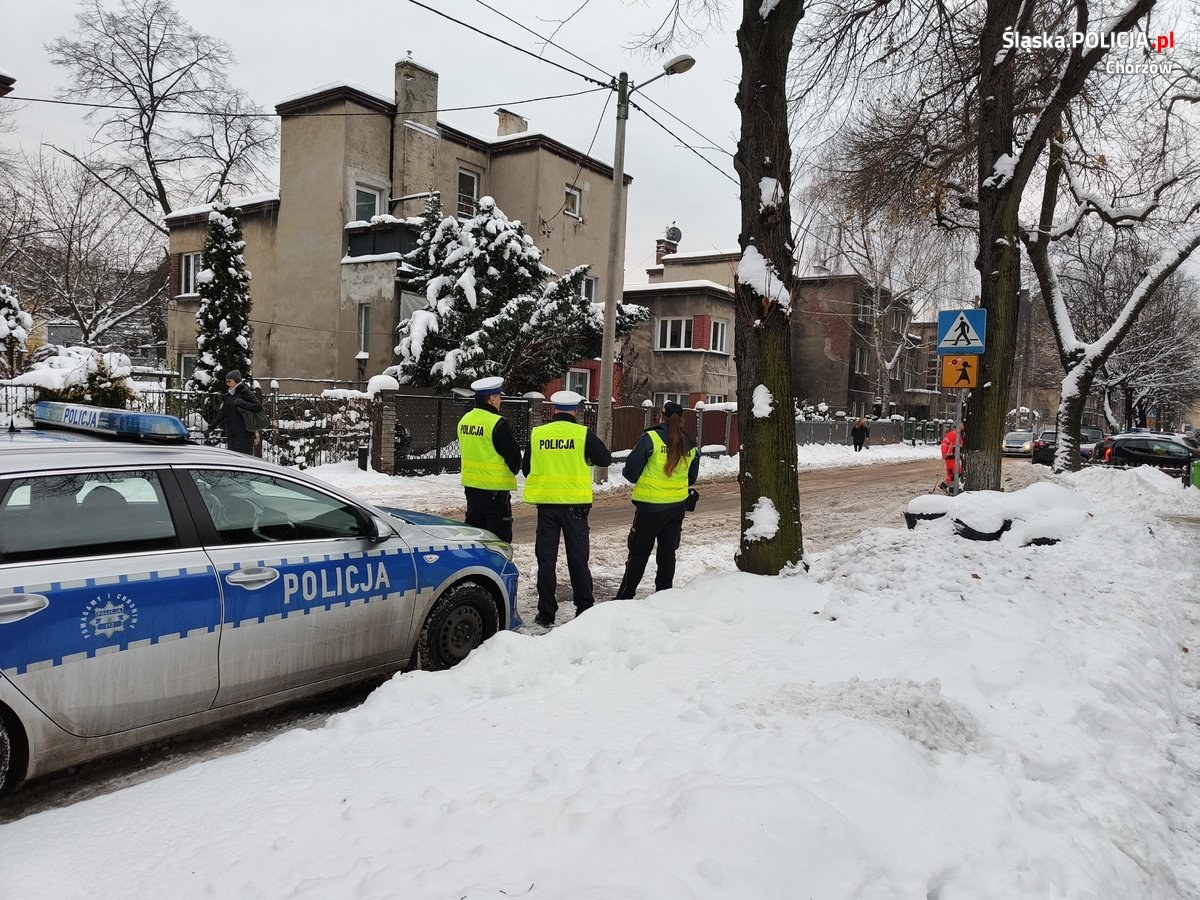 Odstęp 10 metrów Policyjna akcja w Chorzowie 2