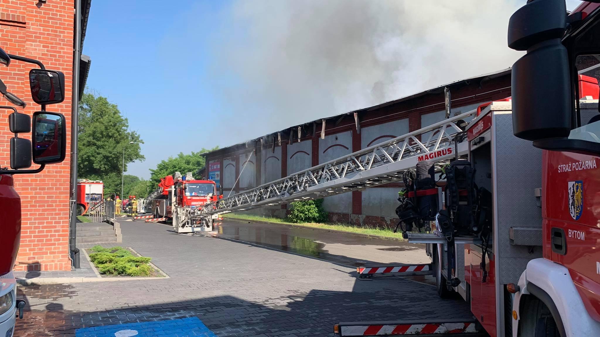 Pożar hali magazynowej i warsztatu samochodowego 1 10