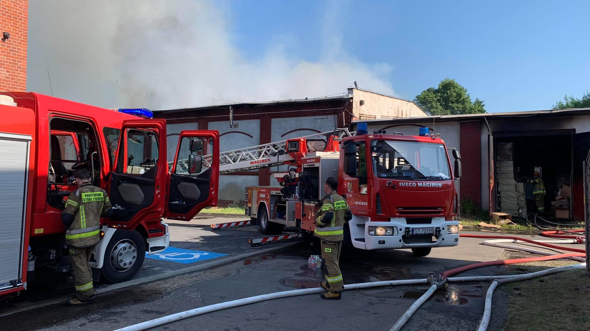 Pożar hali magazynowej i warsztatu samochodowego 1 9