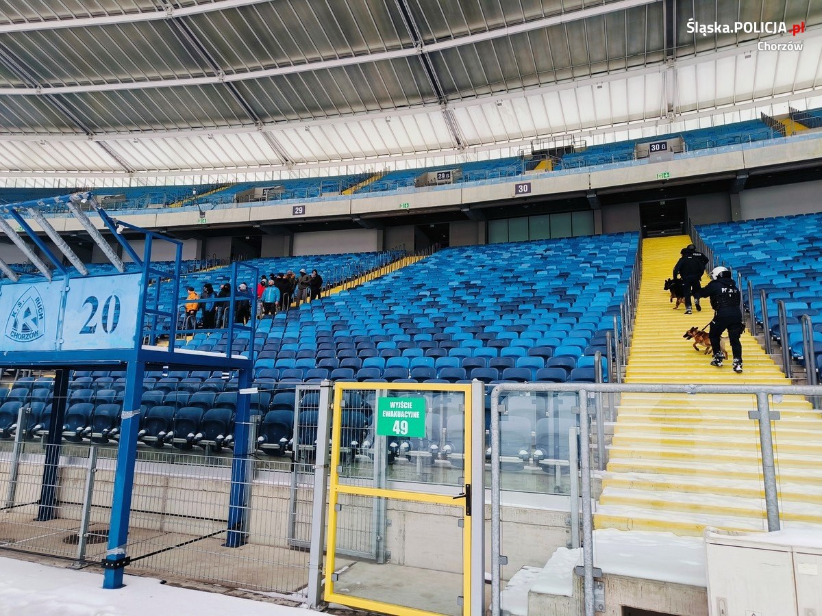 Zadyma na Stadionie Śląskim Policyjne ćwiczenia 1