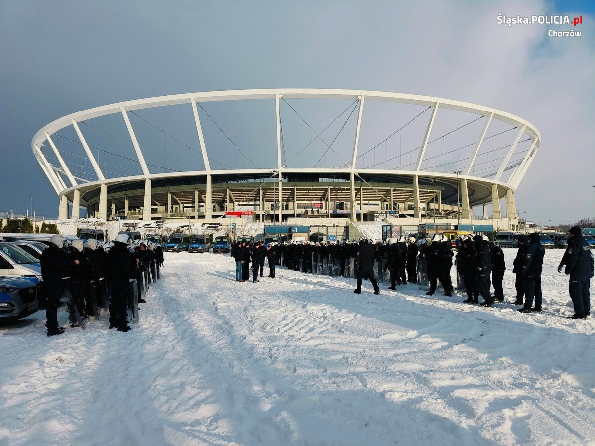 Zadyma na Stadionie Śląskim Policyjne ćwiczenia 3