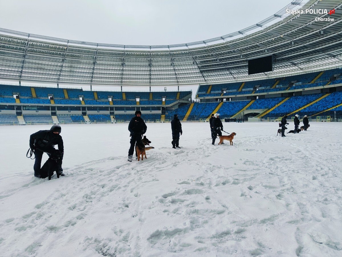 Zadyma na Stadionie Śląskim Policyjne ćwiczenia 7