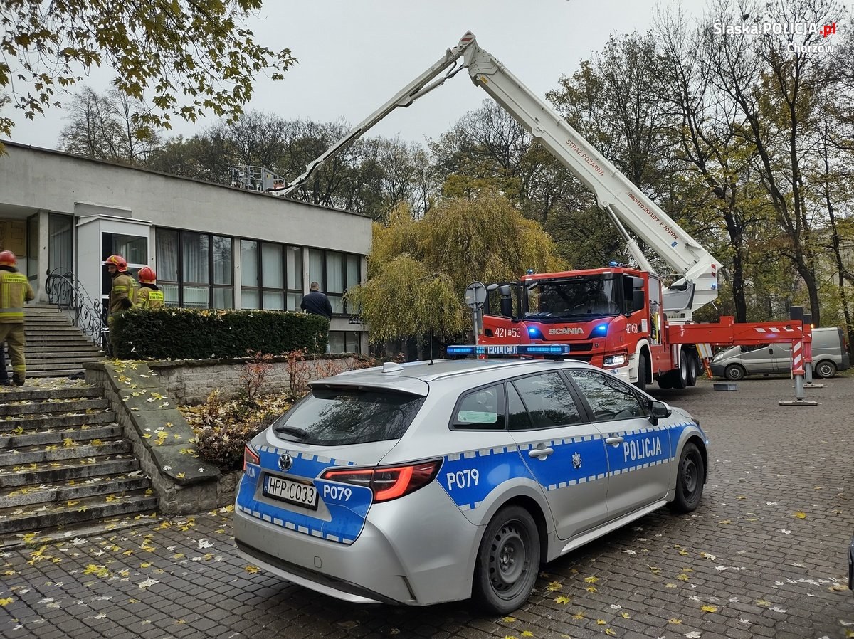 Znieważyli flagę i wdarli się do budynku USC