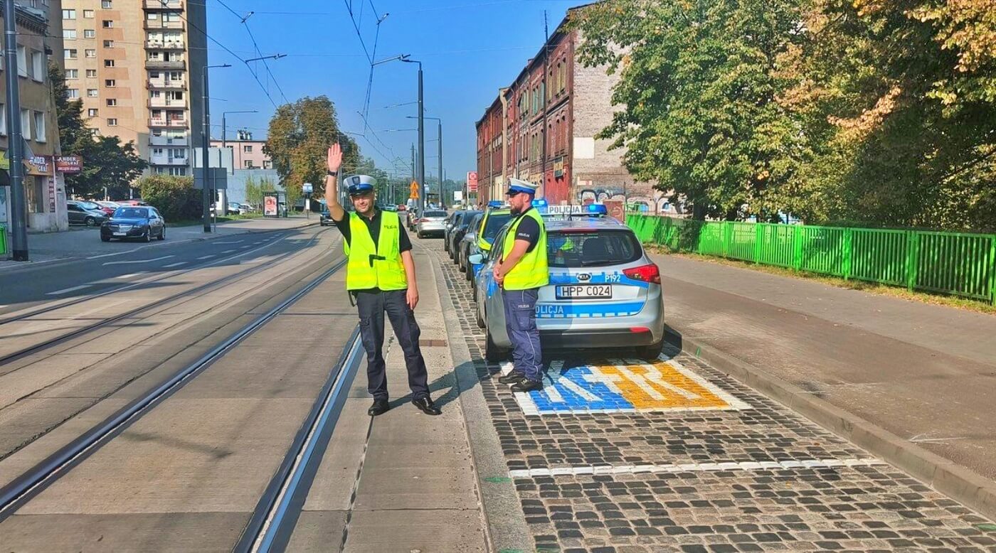 „Bezpieczna droga do szkoły”. Policjanci z Chorzowa dbają o najmłodszych