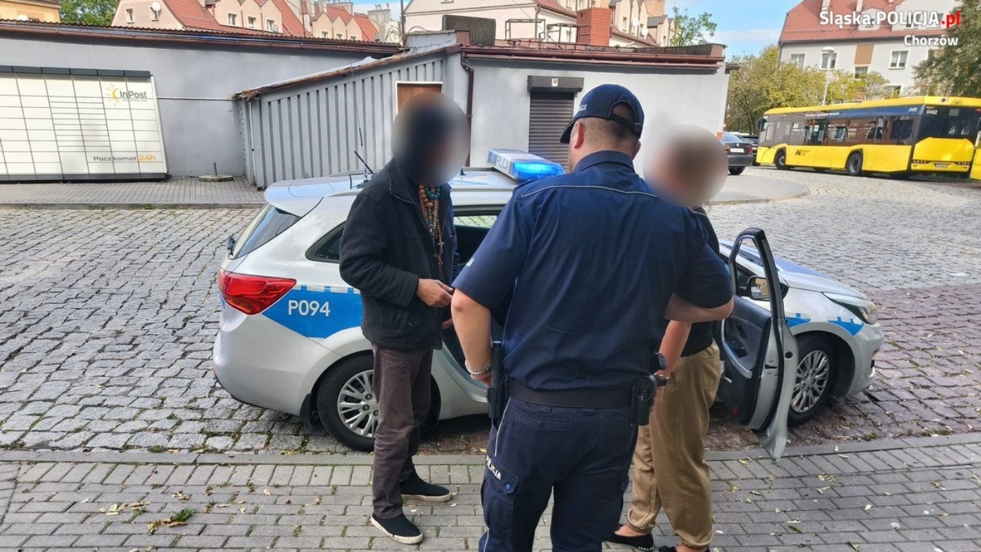 „Pomagamy i chronimy”. Pomoc policji uzyskał bezdomny z Chorzowa